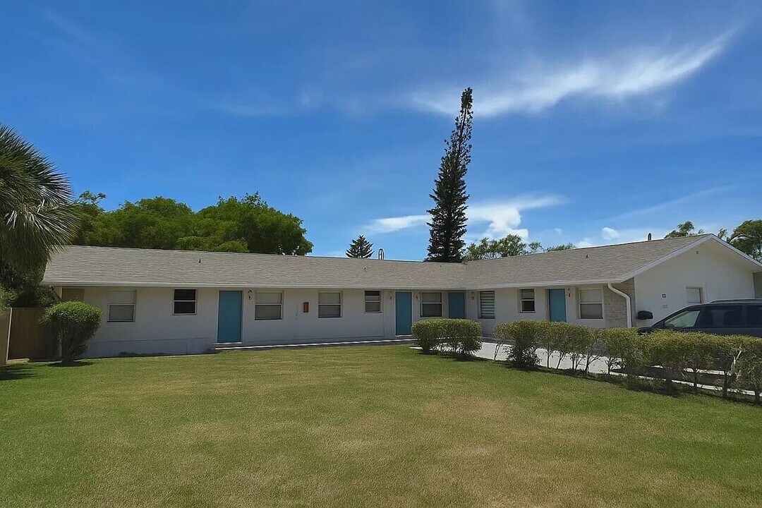 125 W 17th St in West Palm Beach, FL - Building Photo