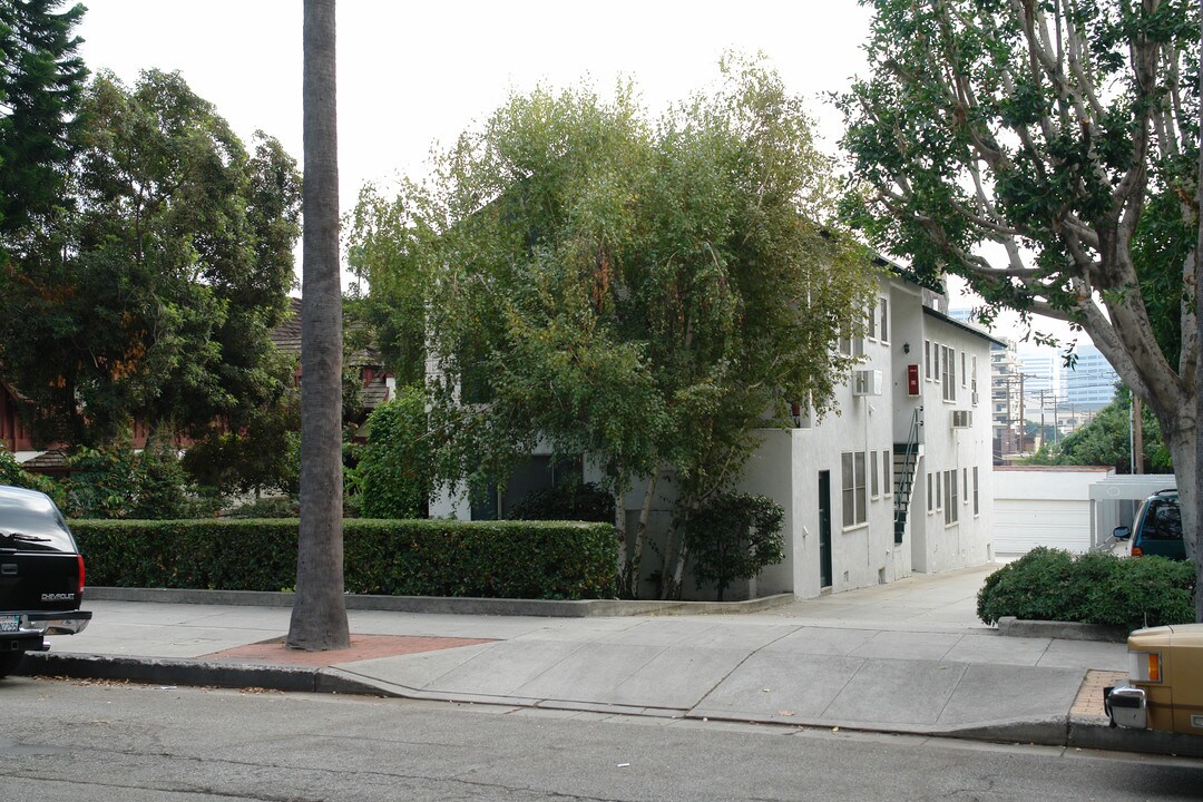 118 E Mountain St in Glendale, CA - Building Photo