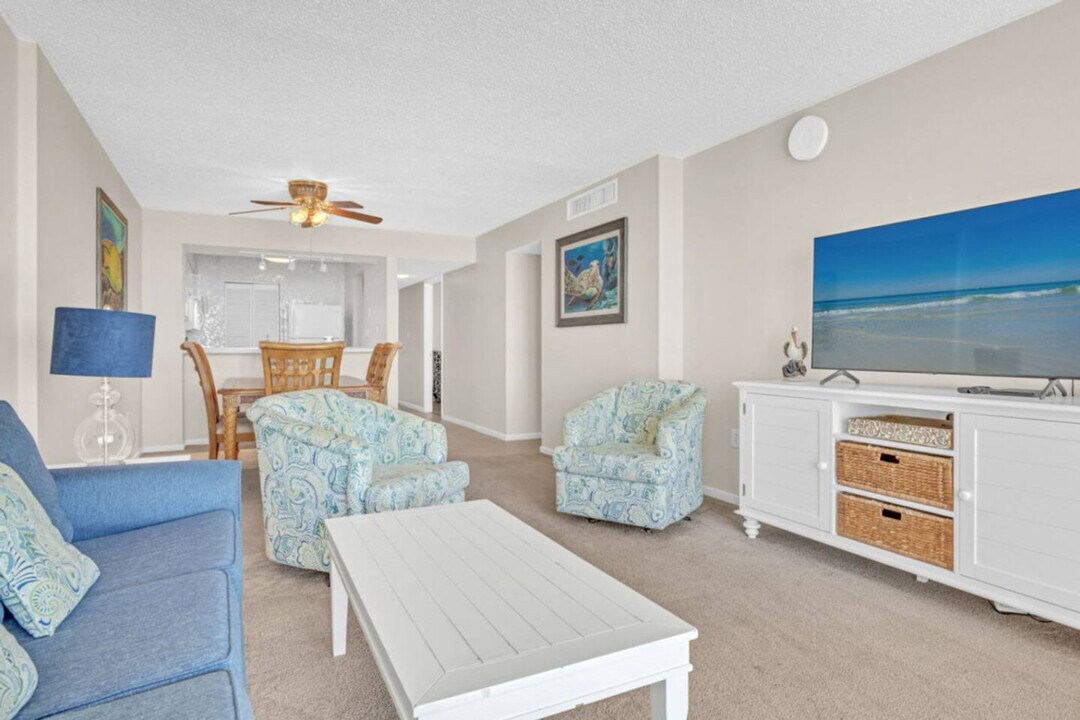 7205 Thomas Dr in Panama City Beach, FL - Building Photo
