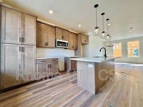 800 W State St in Farmington, UT - Building Photo - Building Photo