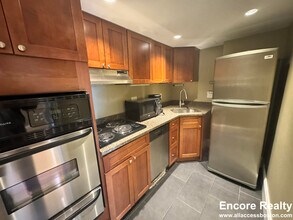 117 Beacon St, Unit 6R in Boston, MA - Building Photo - Building Photo