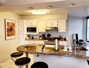 1625 Larimer St, Unit 2301 in Denver, CO - Building Photo - Building Photo