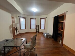 346 Faneuil St, Unit 2 in Boston, MA - Foto de edificio - Building Photo