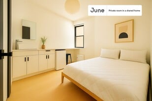 Room in Shared 3 bed/3 bath home in Queens, NY - Building Photo