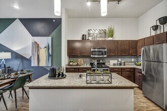 Urban Crest Apartments in San Antonio, TX - Building Photo - Building Photo