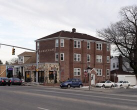 Auburn Apartments in Cranston, RI - Foto de edificio - Building Photo