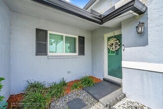 8540 NW 49th St in Lauderhill, FL - Building Photo - Building Photo
