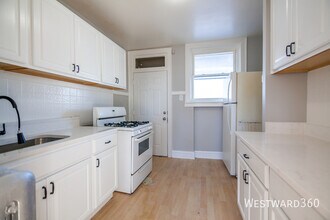 2416 W Fargo Ave in Chicago, IL - Building Photo - Building Photo