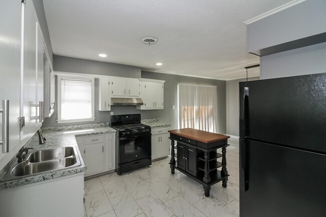 property at 4559 Cottonwood Rd