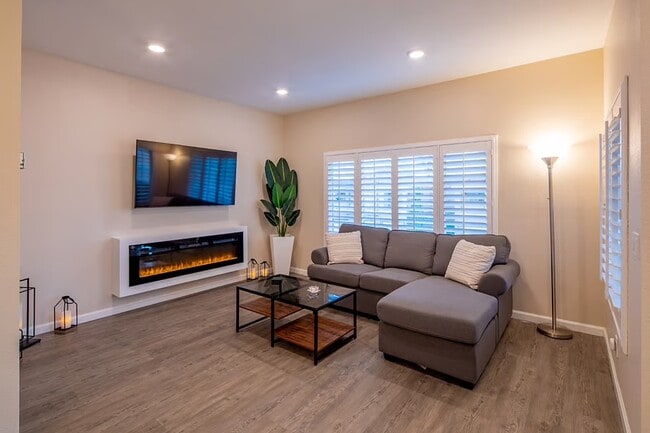 251 S Green Valley Pky, Unit 2721 in Henderson, NV - Building Photo - Building Photo