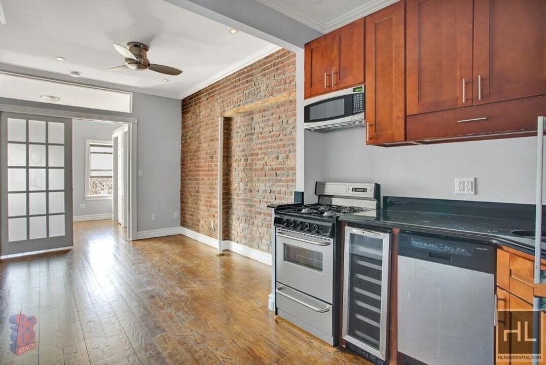 Avenue A in New York, NY - Building Photo