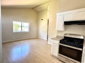 2242 Elden Ave in Costa Mesa, CA - Building Photo - Building Photo