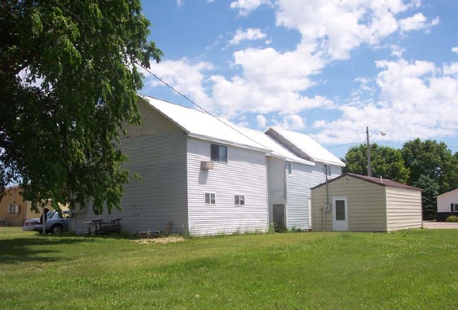 Hand Apartments in Canistota, SD - Foto de edificio - Building Photo