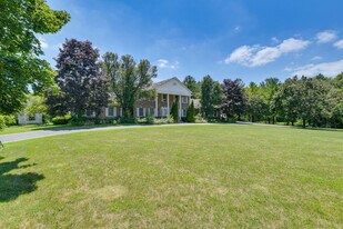 7 Creekside Ln, Unit ID1366766P in Barrington, IL - Building Photo