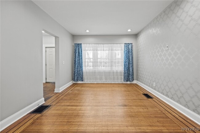 11 Baynes St in Buffalo, NY - Building Photo - Building Photo