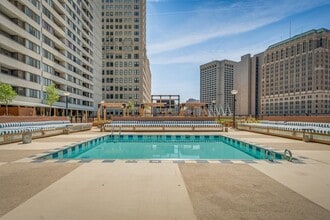 Washington Park Apartments in Detroit, MI - Foto de edificio - Building Photo