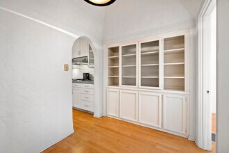8543 Clifton Way in Beverly Hills, CA - Building Photo - Building Photo