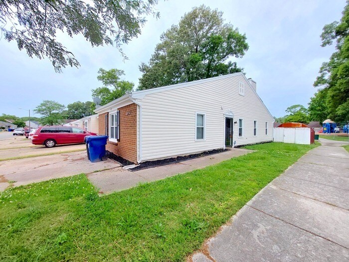 563 Peregrine St in Virginia Beach, VA - Building Photo