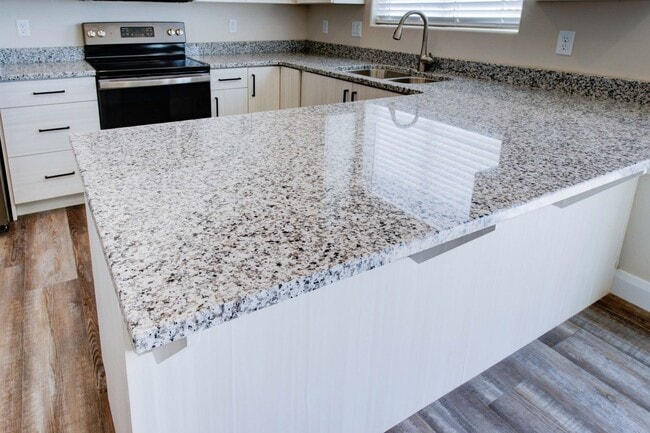 668 E Fiddlers Canyon Rd in Cedar City, UT - Building Photo - Building Photo