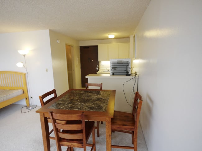 1560 Kanunu St in Honolulu, HI - Building Photo - Building Photo