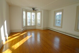 83 Main St-Unit -2B in Exeter, NH - Building Photo - Building Photo