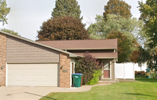 property at 2748 W Parkmoor Ct