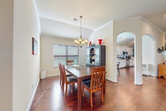 907 S Chamfer Way in Crosby, TX - Foto de edificio - Building Photo