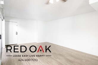 11817 Victory Blvd in Los Angeles, CA - Building Photo - Building Photo