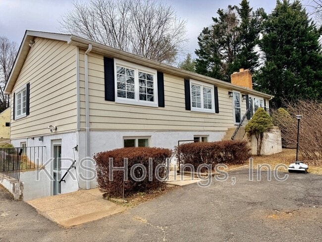 816 Utterback Store Rd in Great Falls, VA - Building Photo - Building Photo