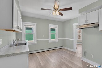 23 Day St in New Britain, CT - Foto de edificio - Building Photo