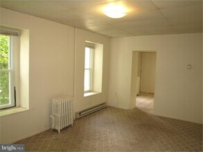 101 E Broad St-Unit -UNIT 7 in Quakertown, PA - Foto de edificio - Building Photo