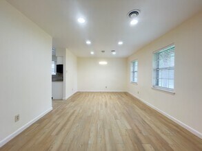 7710 Romney Rd in Houston, TX - Foto de edificio - Building Photo