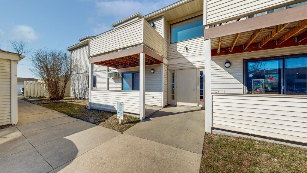 2114 Valleyhigh Dr NW, Unit B207 in Rochester, MN - Building Photo