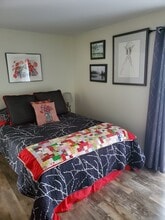 347 Water St, Unit Peggys studio in Saugatuck, MI - Building Photo - Building Photo