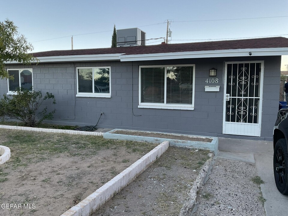 4108 Sunrise Ave in El Paso, TX - Building Photo