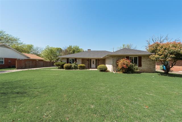 219 Hillcrest Dr in Sanger, TX - Building Photo - Building Photo