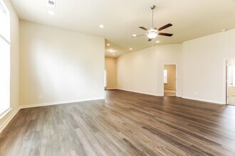 325 Clover Cir in Springville, AL - Foto de edificio - Building Photo