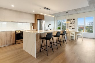 Le Monroe 1-2 in Blainville, QC - Building Photo - Building Photo