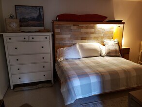 4633 Clark Pl NW, Unit DC NW Large Studio in Washington, DC - Foto de edificio - Building Photo