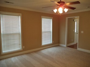 6317 Stillglen Ln in Knoxville, TN - Foto de edificio - Building Photo