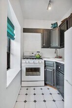 186 W 80th St in New York, NY - Building Photo - Building Photo