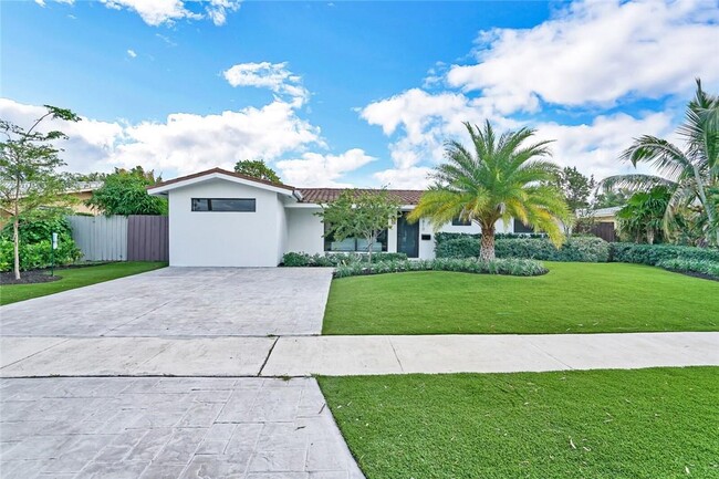 5810 NE 22nd Ter in Fort Lauderdale, FL - Foto de edificio - Building Photo
