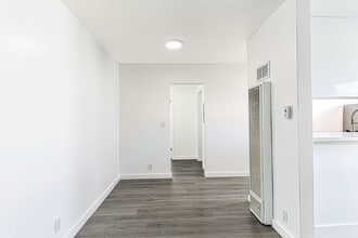 5005 August St in Los Angeles, CA - Foto de edificio - Building Photo