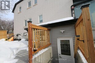 20 Sonmore Dr in Toronto, ON - Building Photo