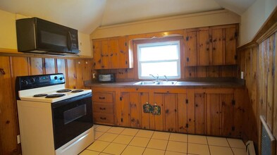 230 Bay View Ave, Unit #3 in Cranston, RI - Foto de edificio - Building Photo