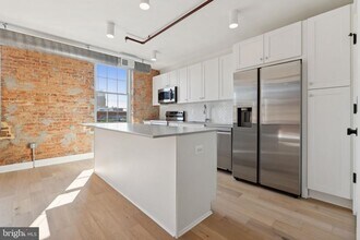 901 King St-Unit -302 in Alexandria, VA - Building Photo - Building Photo