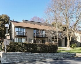 44 Nassau Colony in Fox Lake, IL - Building Photo - Building Photo