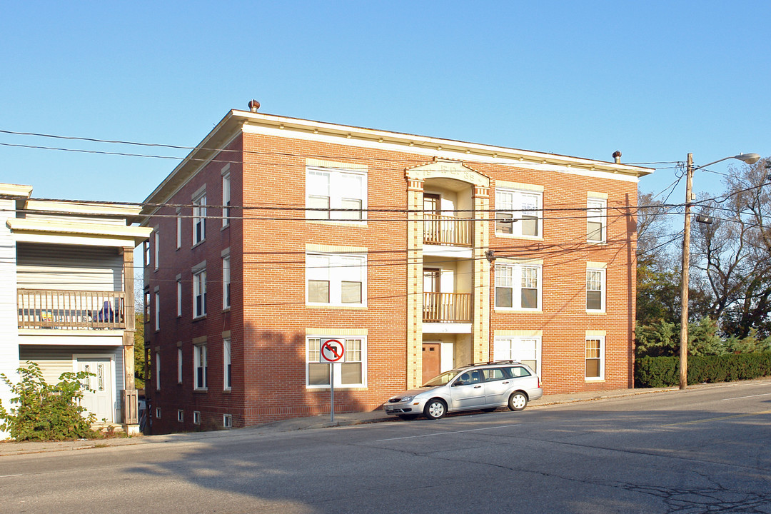 15 Broad St in Auburn, ME - Foto de edificio