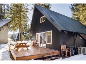 8521 Drifter Way in Whistler, BC - Building Photo - Building Photo