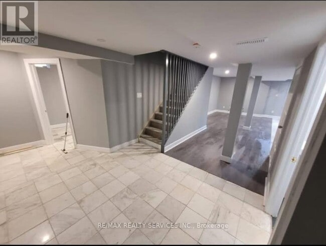 property at 30 Sweet Briar Ln